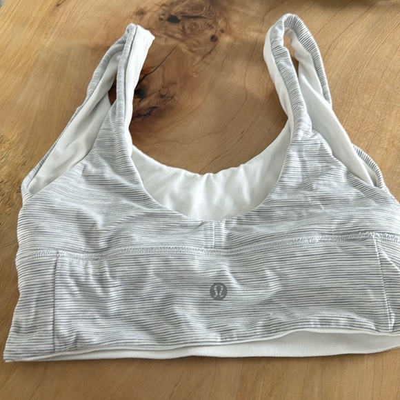 Lululemon reversible bra size 4 - Picture 4 of 4